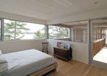 Fabulous-views-of-the-sea-from-all-around-the-bedroom-make-a-big-visual-impact-217x155