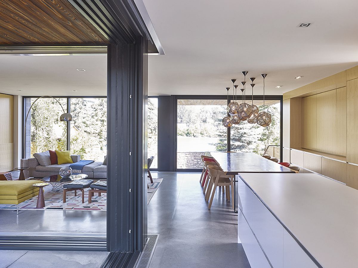 Folding and stackable glass doors delineate space inside the house