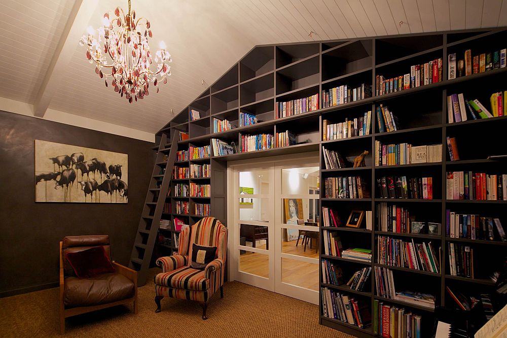 Modern-living-room-with-vaulted-ceiling-and-bookshelves-in-black