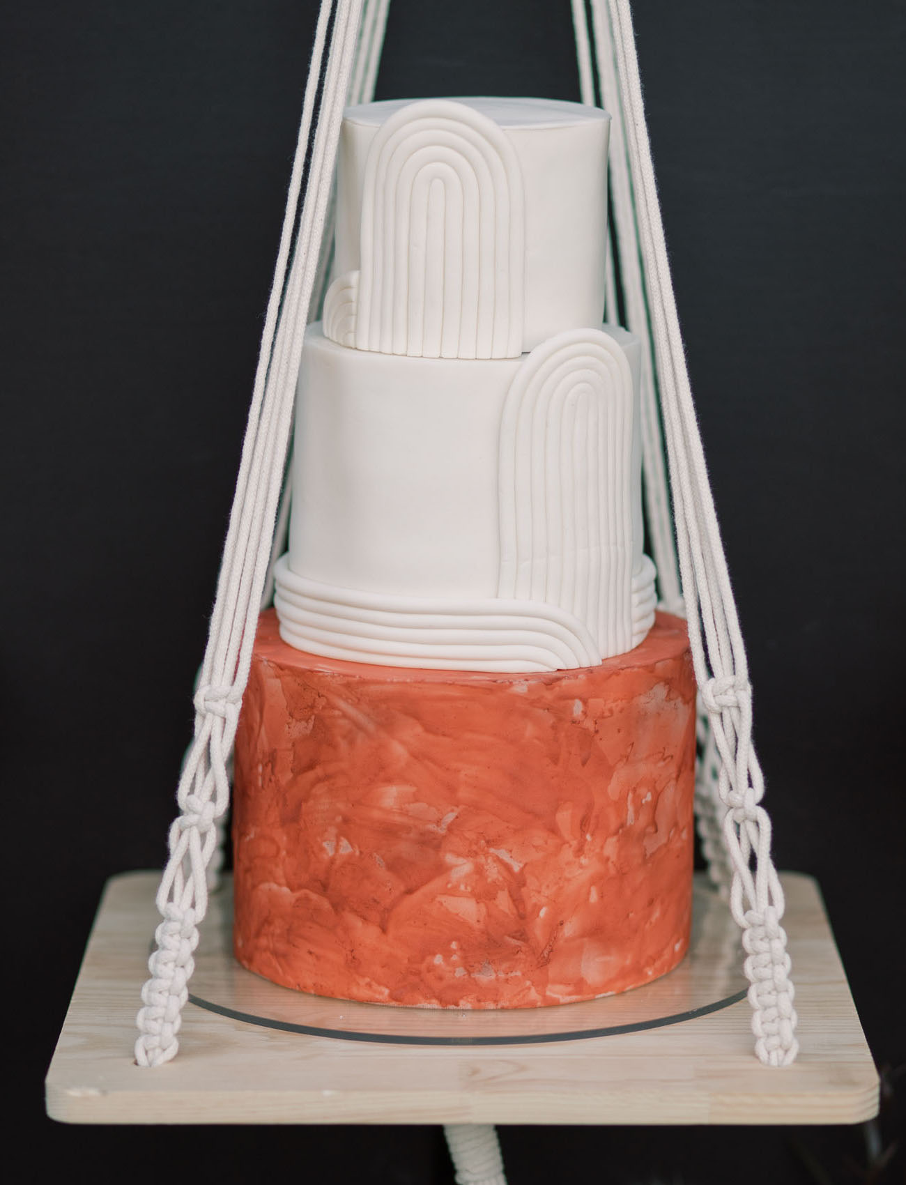 Modern wedding cake on a macrame hanger