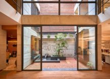 Sliding-glass-doors-connect-the-interior-with-the-beautiful-modern-courtyard-217x155