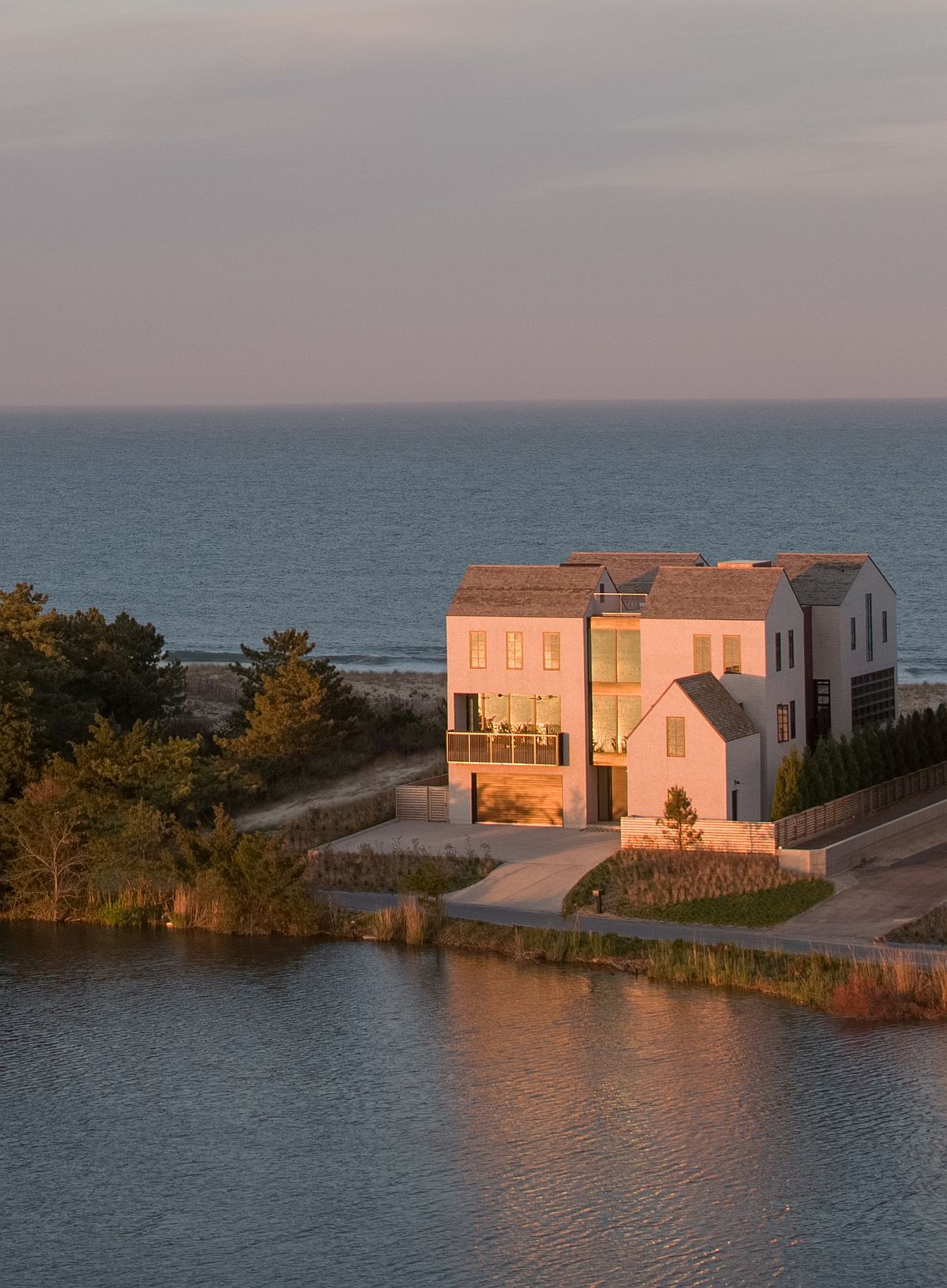 Strip of land between sea and the lake holds the multi-level vacation home in Delware