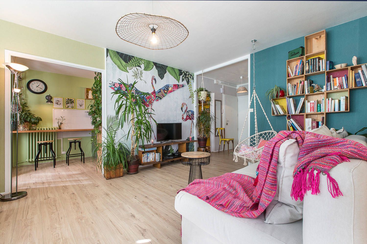 A Rich-Looking Tropical Living Room