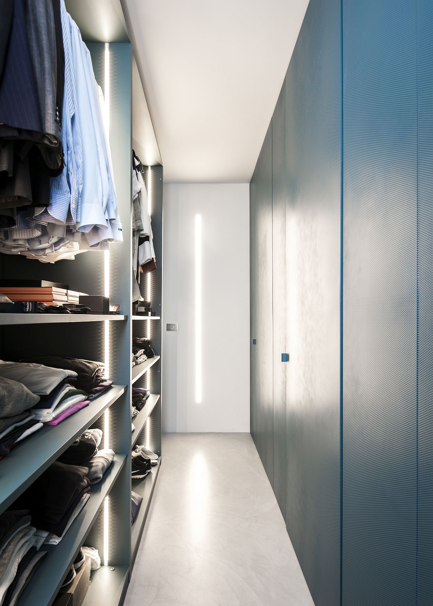 Walk-in closet with lovely lighting for the bedroom apartment