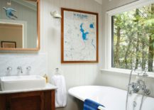 Wall-art-piece-brings-just-anhint-of-blue-into-this-lovely-bathroom-217x155