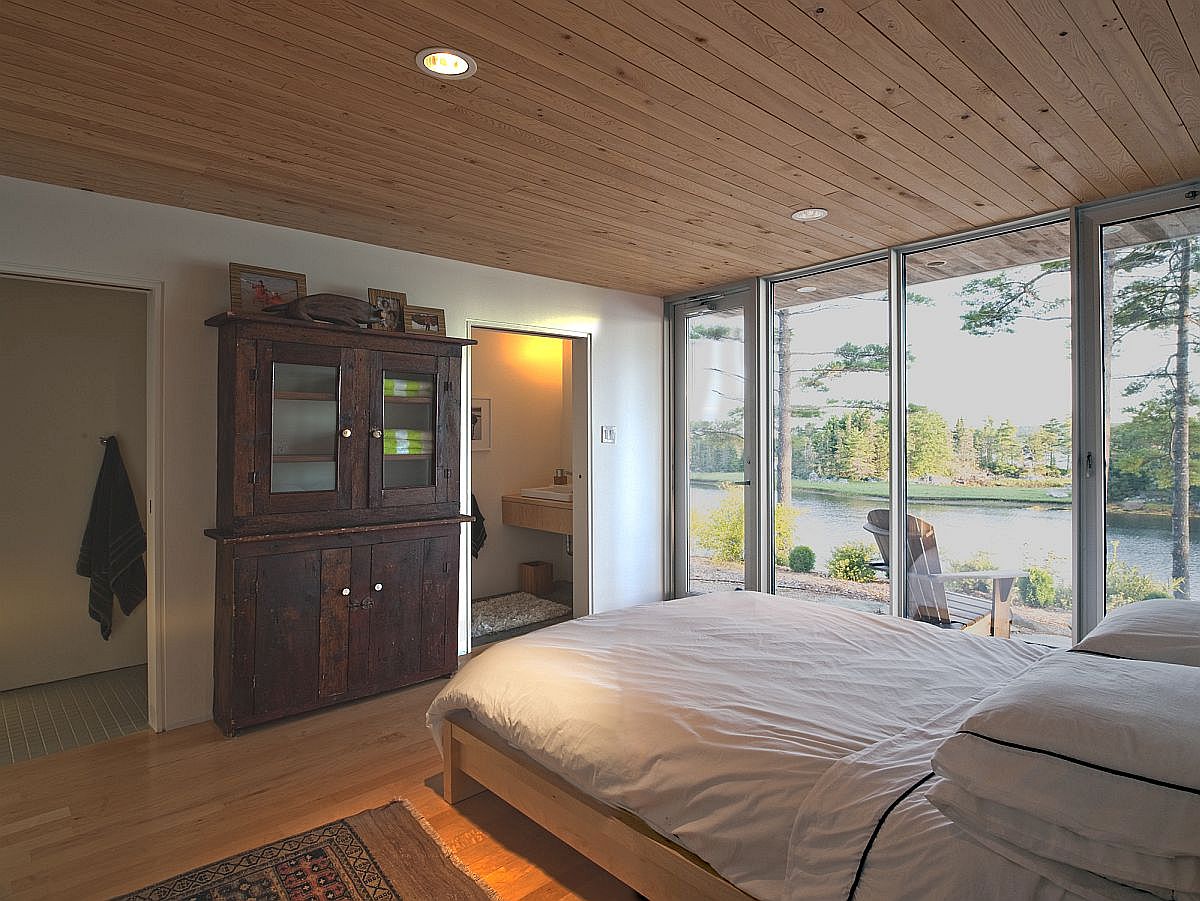 Woodsy-ceiling-and-floor-of-the-bedroom-with-view-of-the-sea-from-he-window