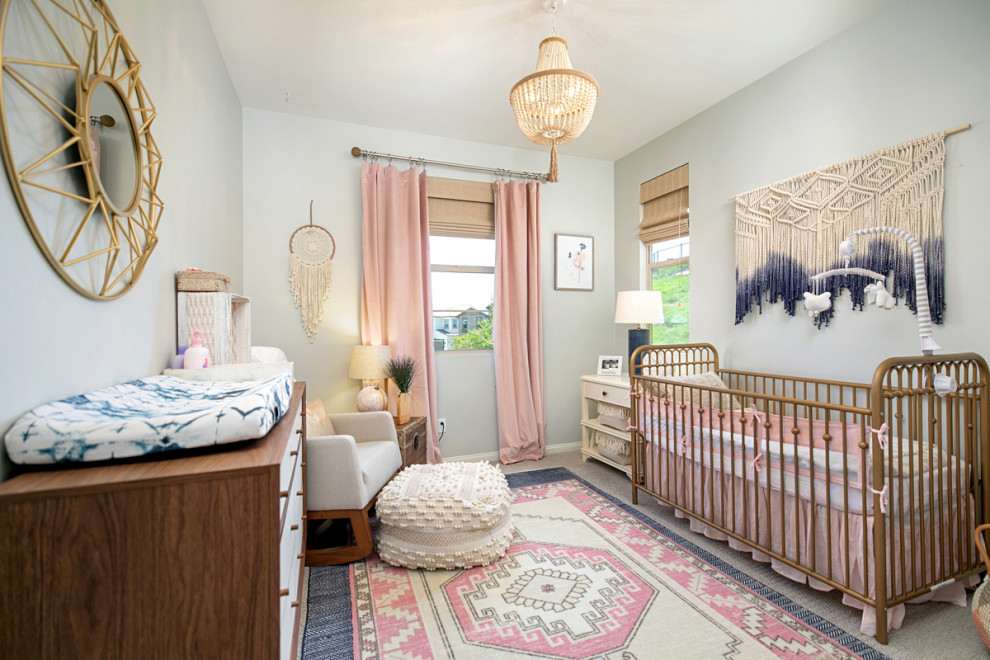 A balance between feminine appeal and modernity in the stylish nursery