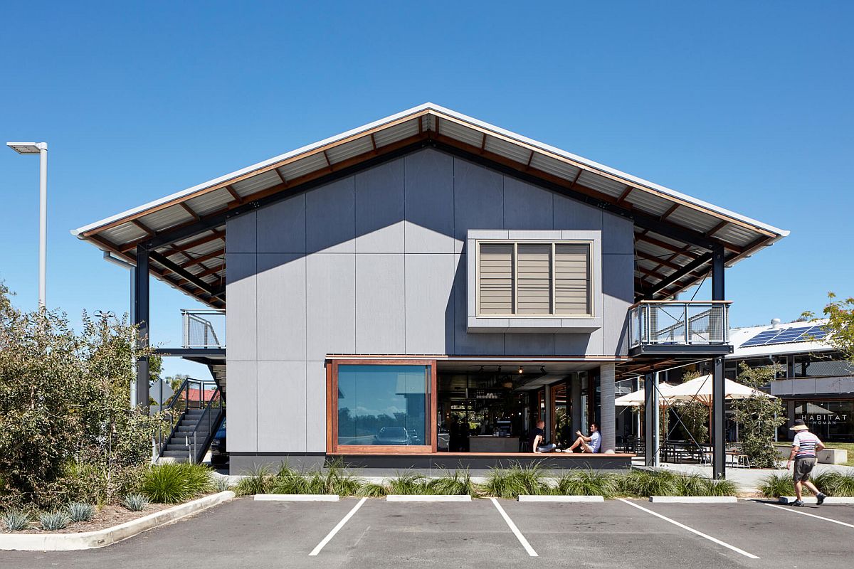 Barrio Restaurant in Byron Bay combines relaxing, casual atmosphere with concrete and earthen charm