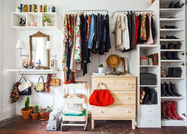 Small Apartment Closet: Maximizing Space and Organization