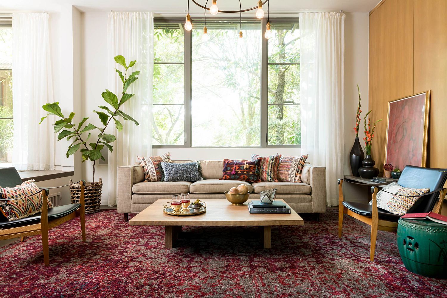 Beautiful rug makes plenty of visual impact in this colorful modern eclectic living room