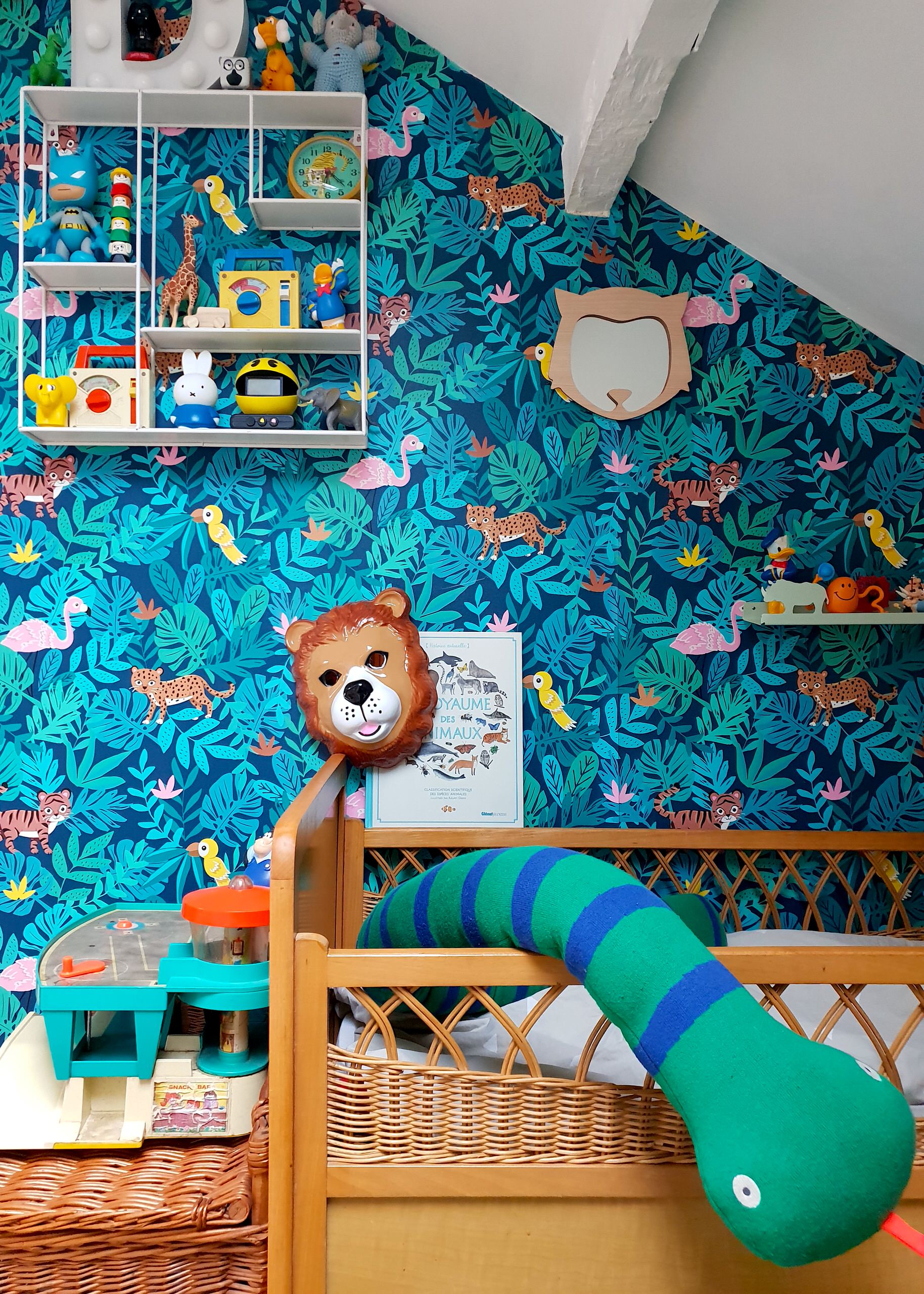 Colorful wallpaper in dark blue with animal motifs for the dashing nursery in Paris home