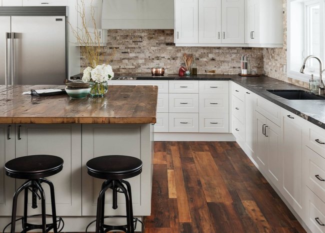 Eye Catching Reclaimed Wood Floors For The Kitchen Can Offer A Practical And Cost Effective Solution 91706 650x467 