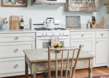 Gorgeous-shabby-chic-kitchen-where-artwork-brings-flowery-charm-to-the-setting-66514-217x155