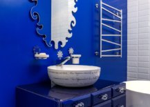 Modern-eclectic-bathroom-of-Moscow-apartment-for-those-who-adore-radiant-bright-blue-99673-217x155