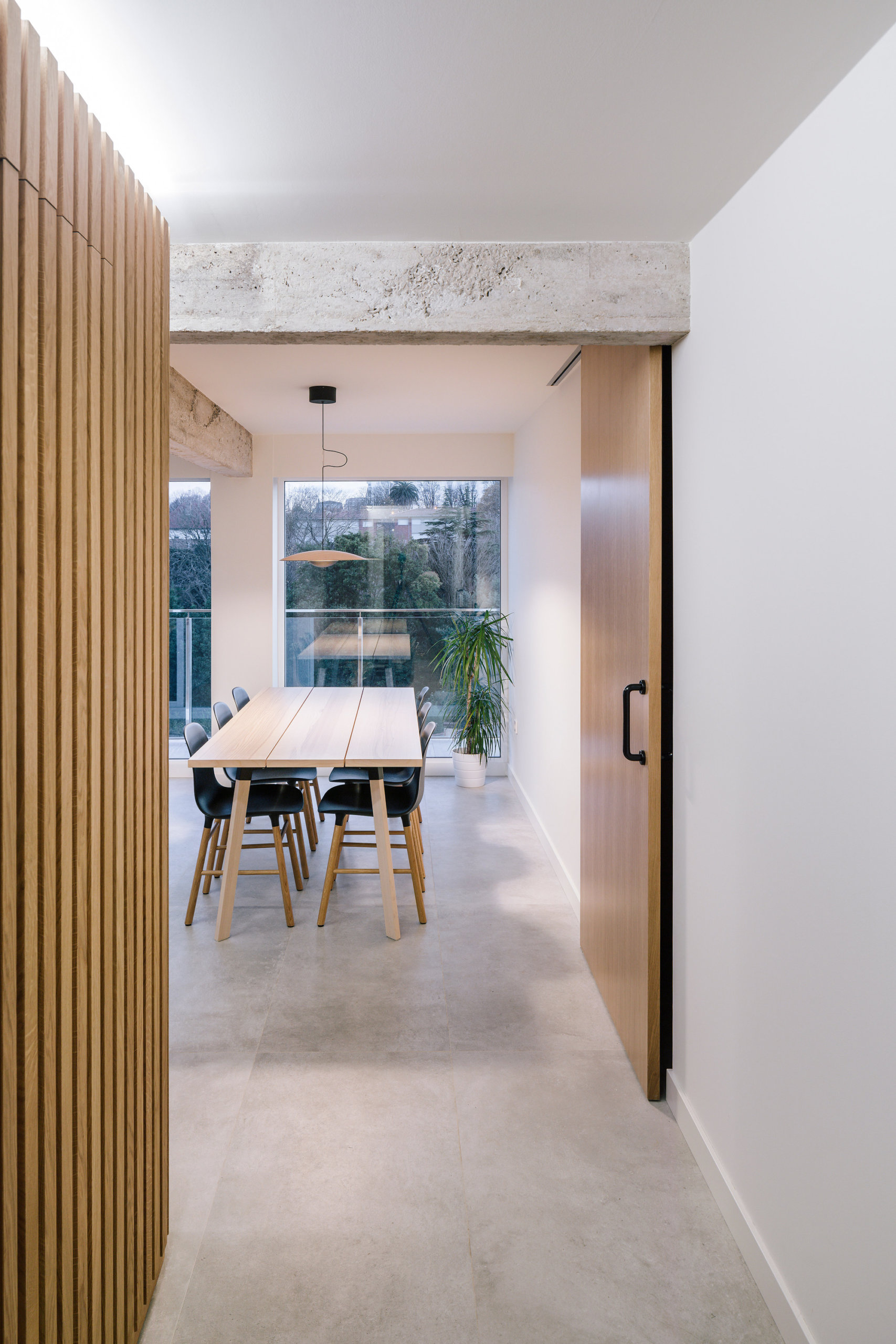 Natural light coupled with smart artificial lighting inside the spacious Spanish apartment