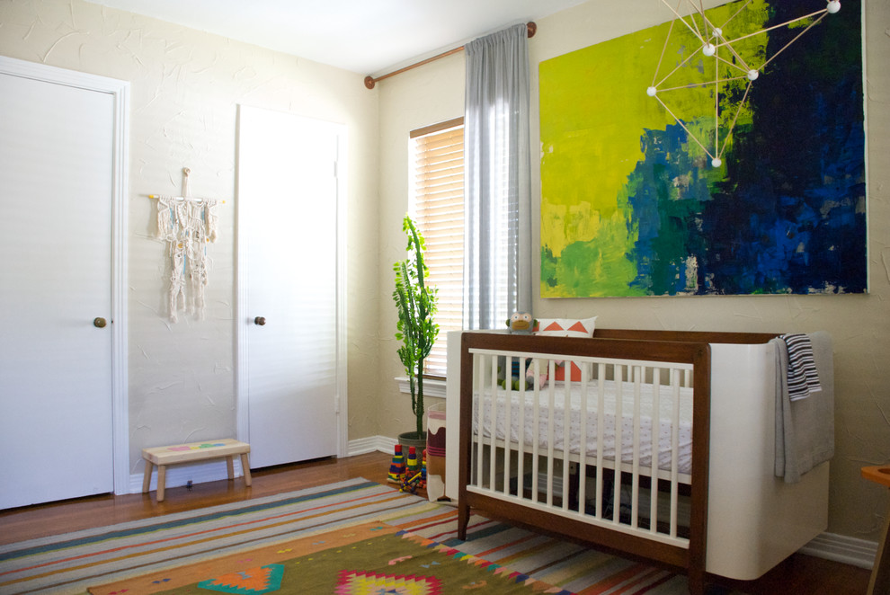 Use colors in the rug that accentuate the colors already used in the nursery