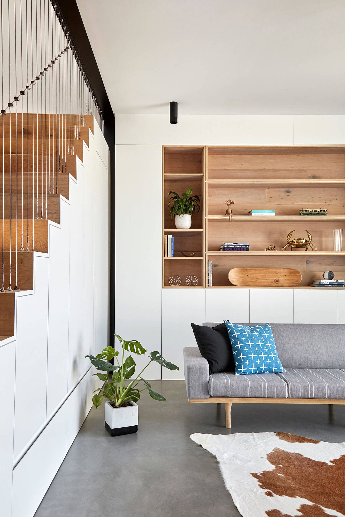 Wood and white is a trendy combination in the modern living room