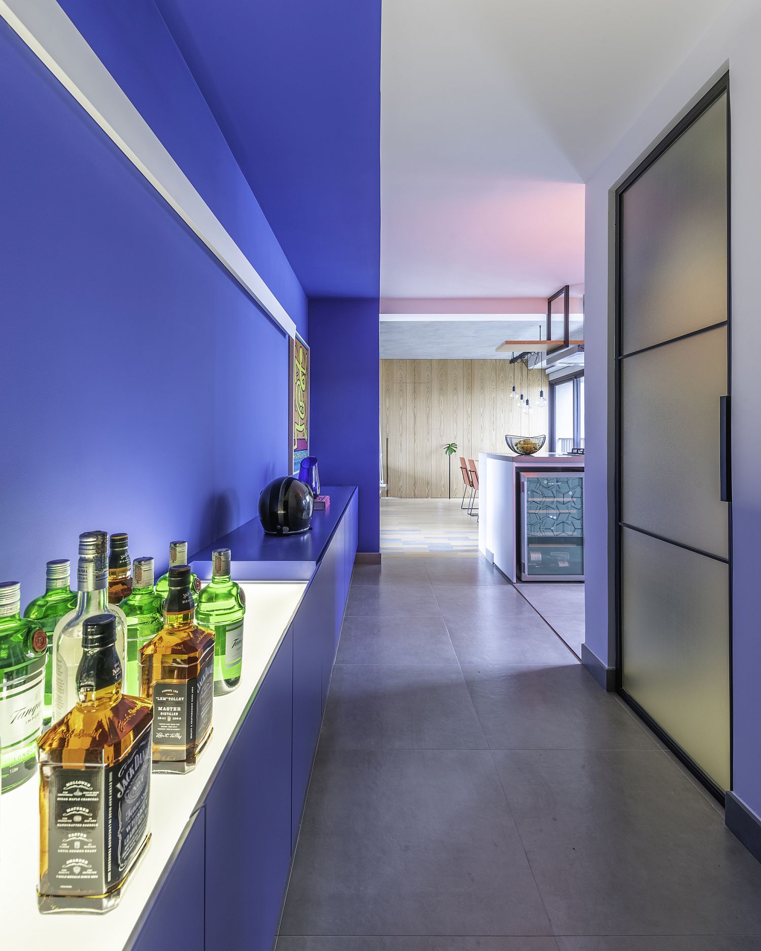 Beautiful-blue-bar-welcomes-you-at-this-renovated-Brazilian-apartment-41204