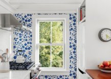 Choose-a-wallpaper-with-floral-pattern-that-fits-with-the-style-of-your-kitchen-47716-217x155