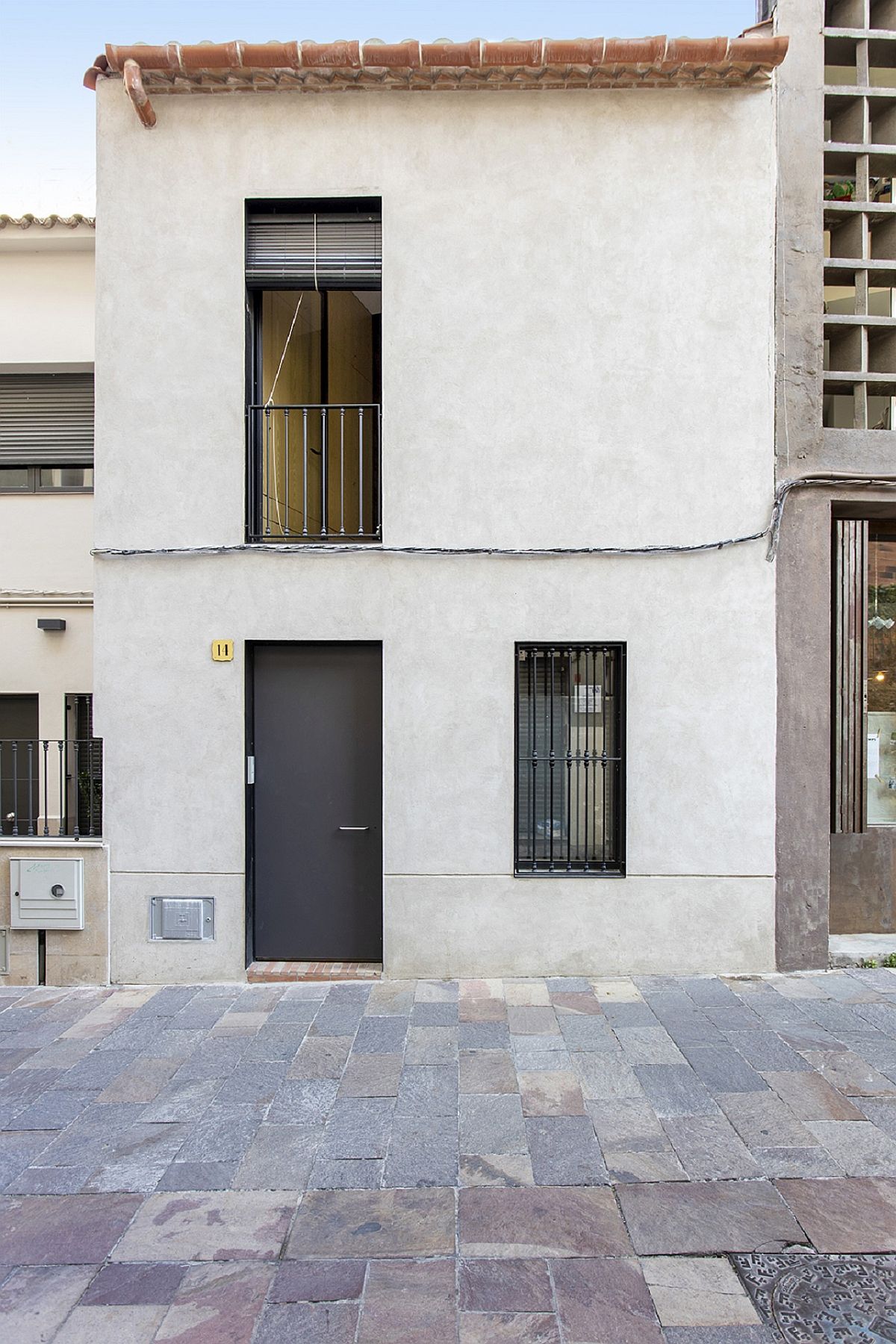 Classic-street-facade-of-Casa-15340-with-black-doors-and-a-hint-of-modernity-in-Sant-Cugat-del-Vallès-66415
