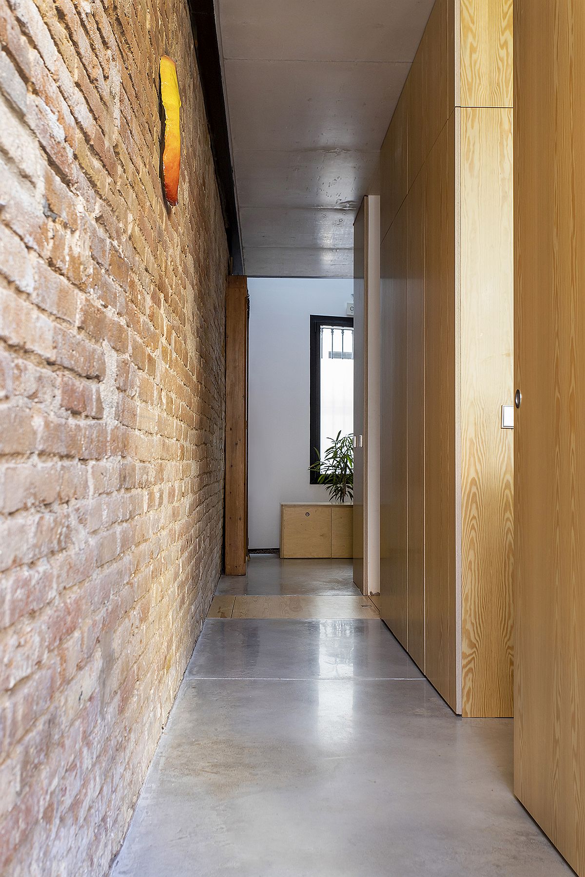 Corridor-leading-to-different-rooms-inside-the-house-24599