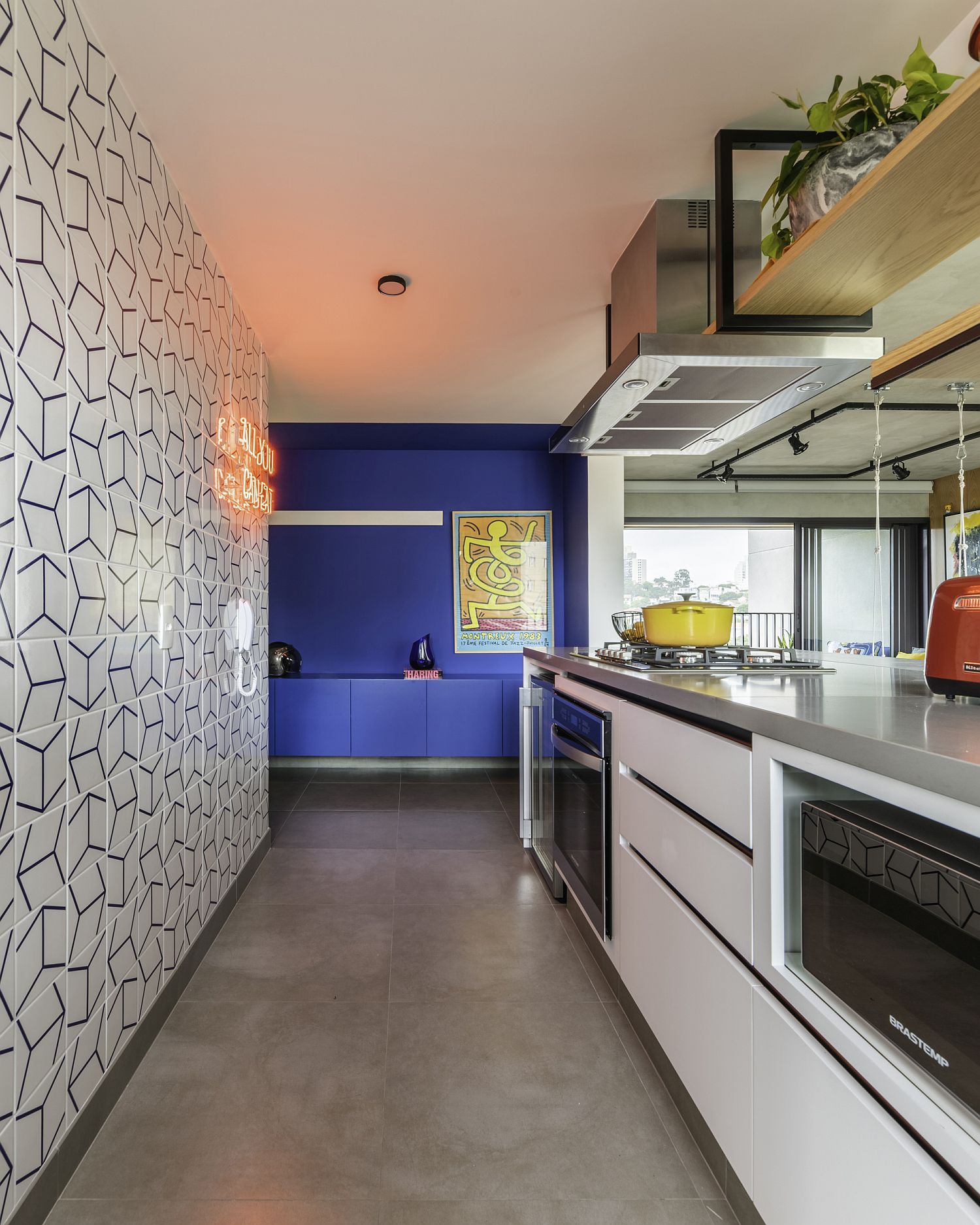 Custom-tiled-backdrop-for-the-small-kitchen-along-with-a-blue-home-bar-96312