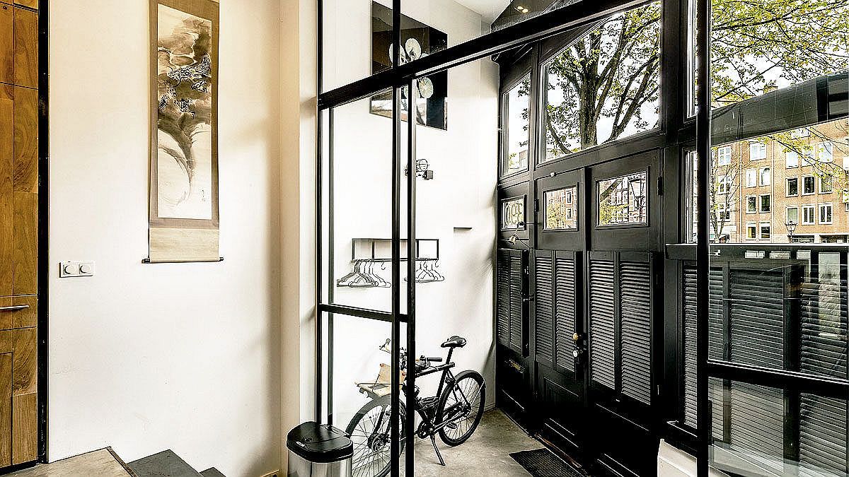 Entry room of the Canal House in Amsterdam with a dash of black