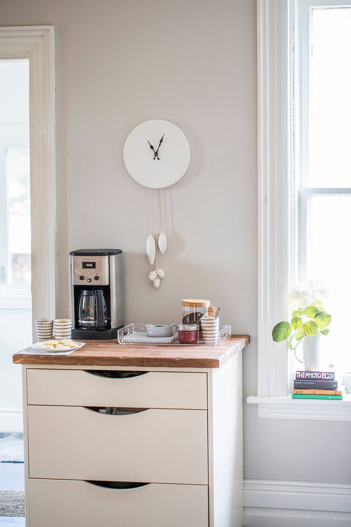 Even a tiny corner in the kitchen can be turned into an efficient coffee station