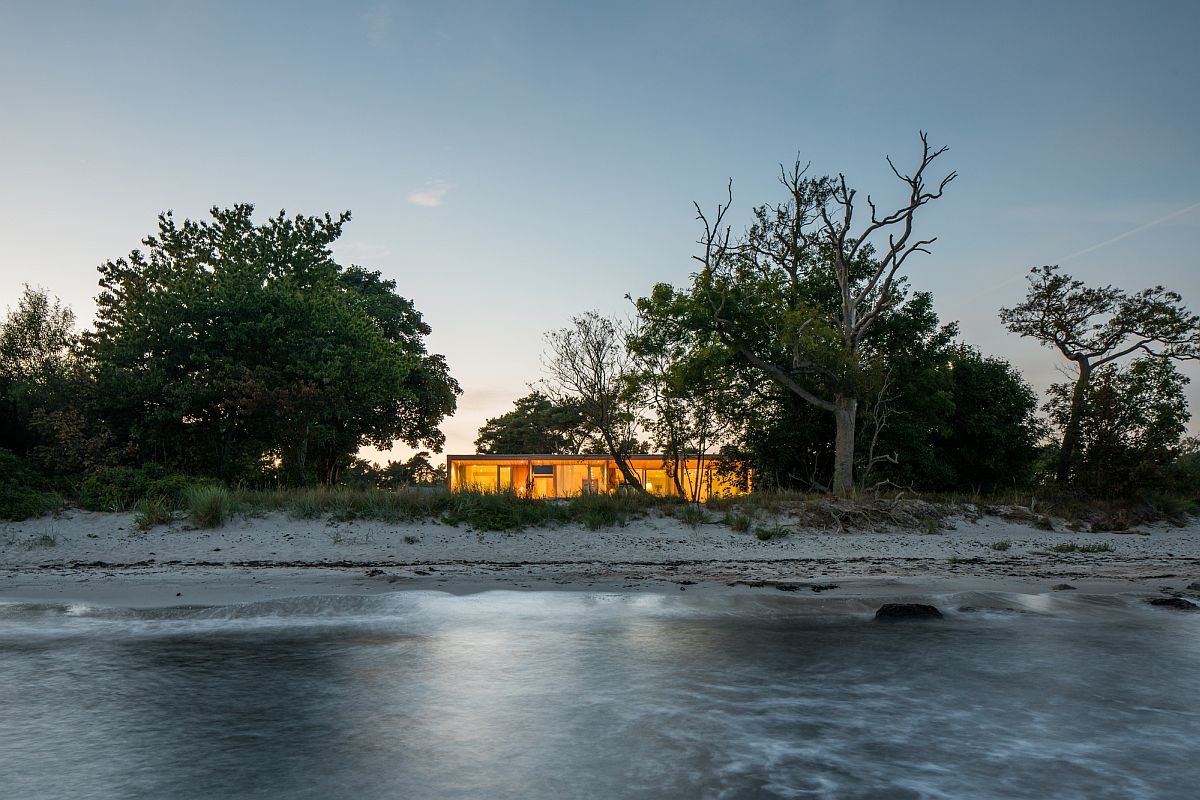 Scenic Views of the Baltic Sea: Modern Summerhouse H in Sweden