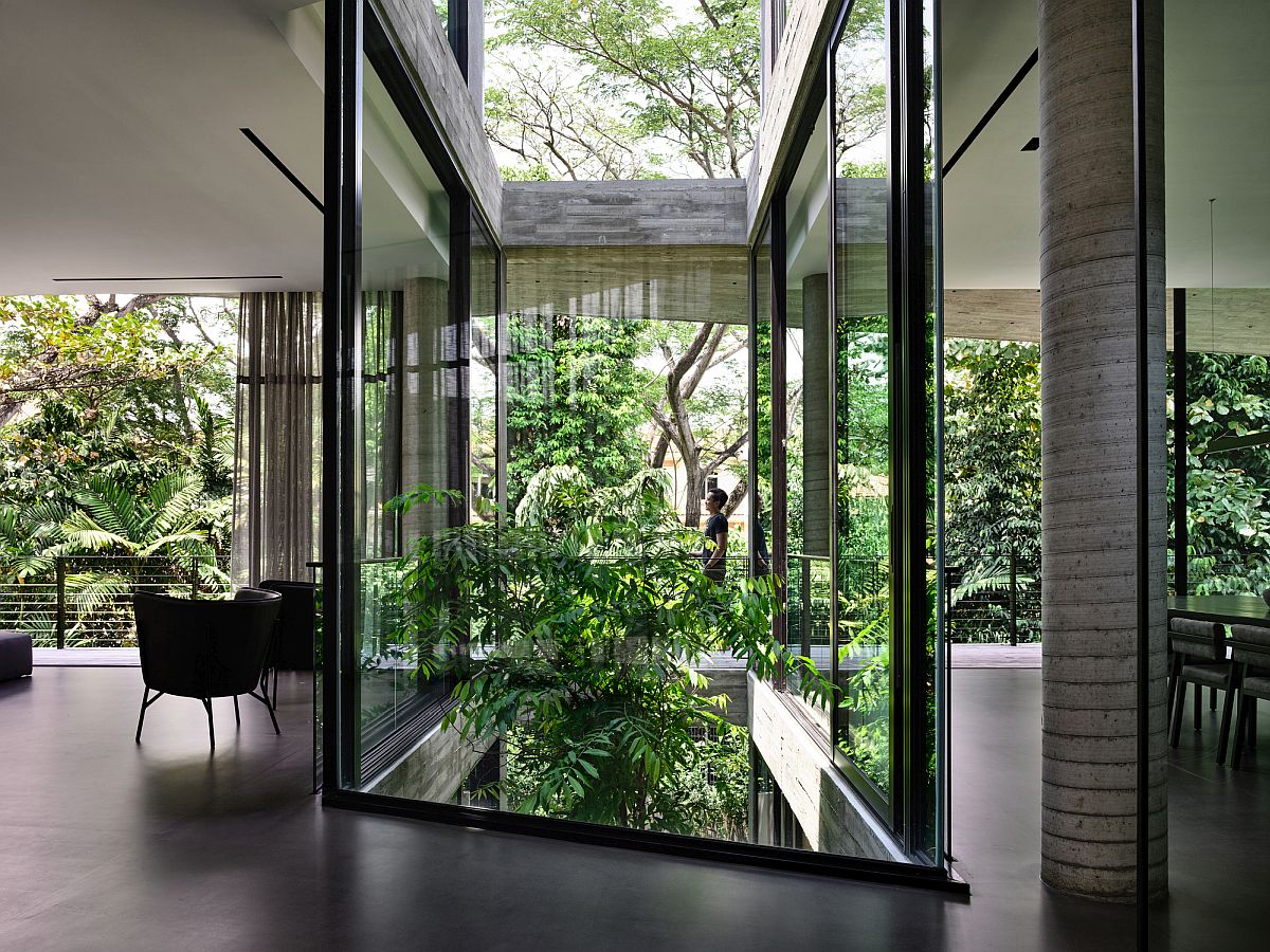 Natural-ventilation-flows-through-different-levels-of-the-house-thanks-to-the-lightwell-33814