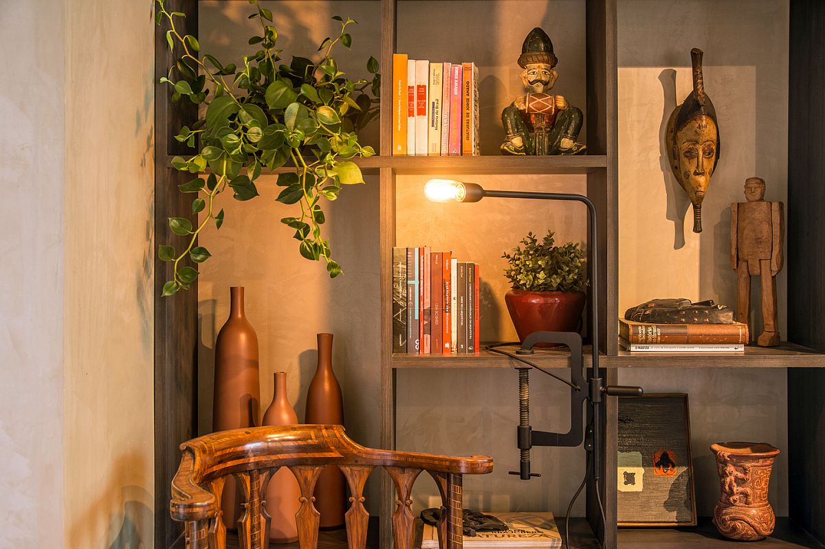 Shelf-with-modern-industrial-design-and-a-series-of-books-and-decorative-pieces-on-it-99067