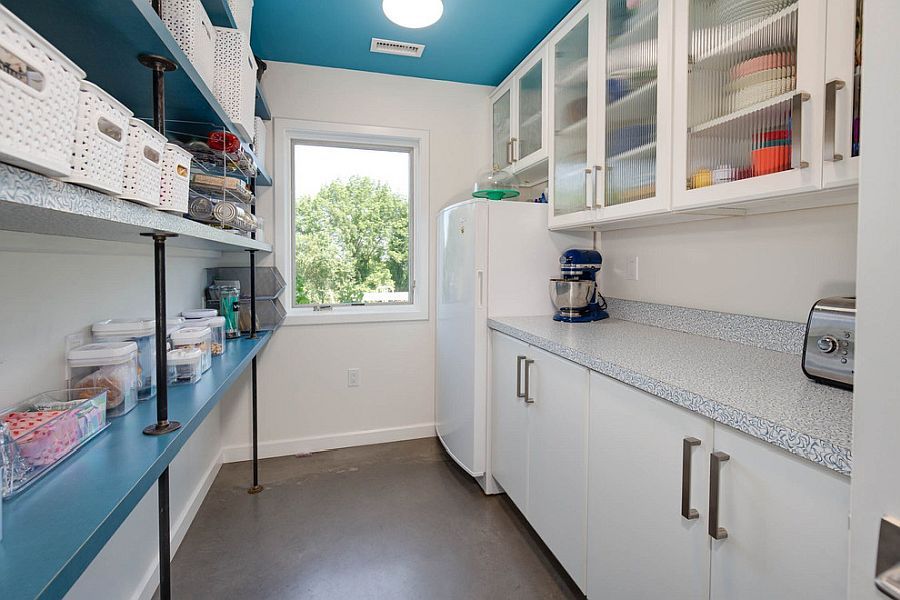 Simple-and-sleek-shelves-for-the-modern-industrial-pantry-with-ample-lighting-82412