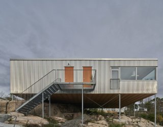 Villa Ellsinger: Large Aluminum Box Sits atop 17 Sleek Metal Columns