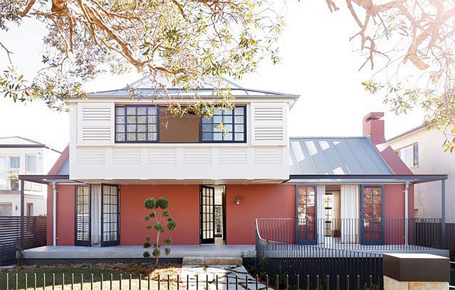 View-from-outside-of-the-beautiful-beach-house-in-Fairlight-73695