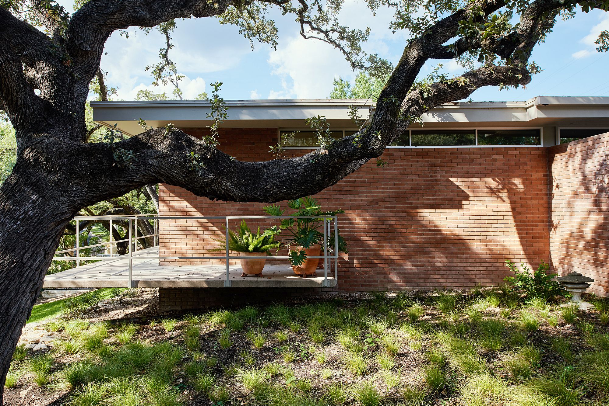 1950&#039;s Texas home renovated with midcenury modern style