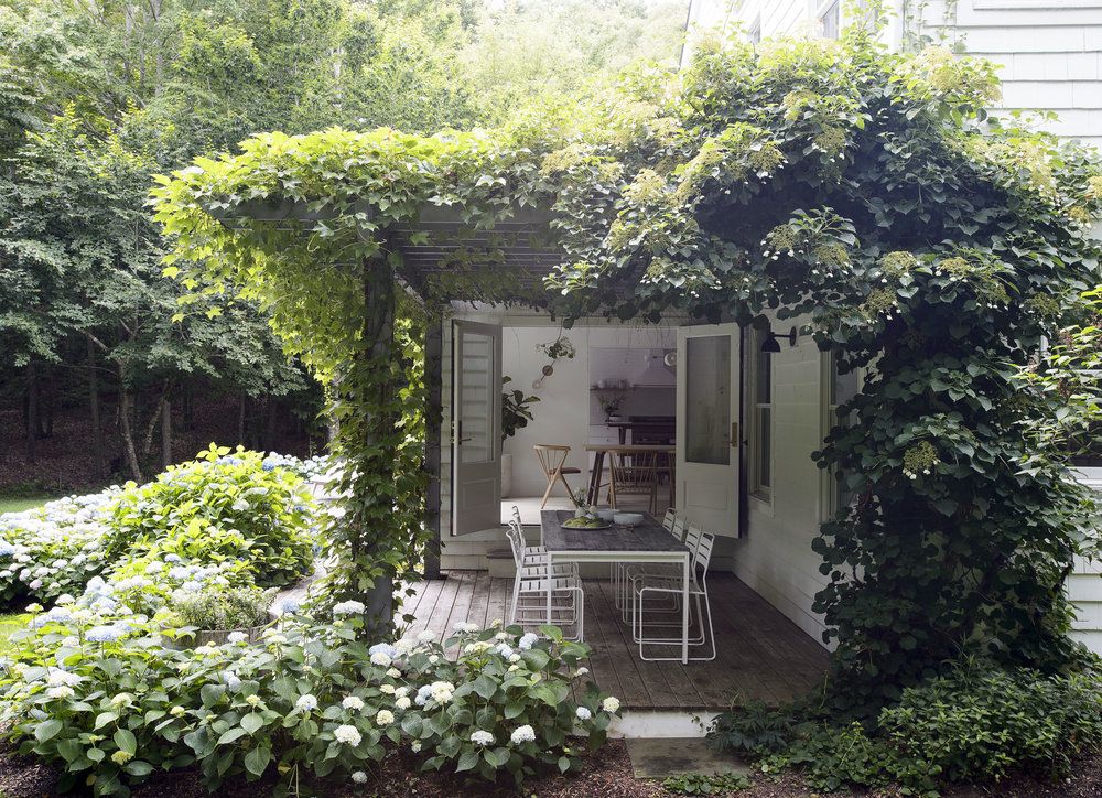 Beautiful shaded pergola and green outdoors create a pleasant social zone at the Amagansett house
