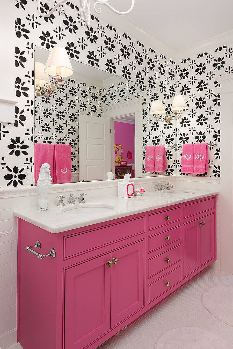 Classy blend of black, white and pink in the bathroom