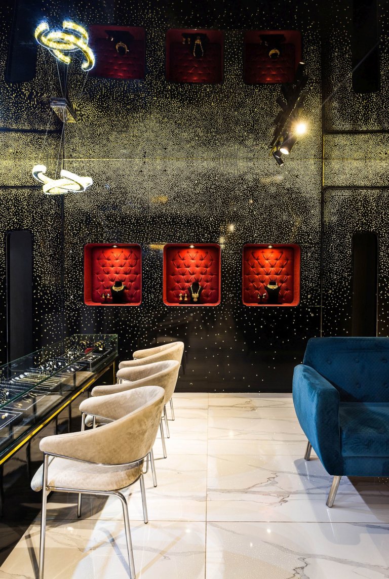 Rain of Gold Stunning Jewelry Store Enchants in Breathtaking Black and Gold Decoist