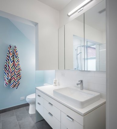 Small Bathrooms in Blue and White: Trendy and Timeless Duo