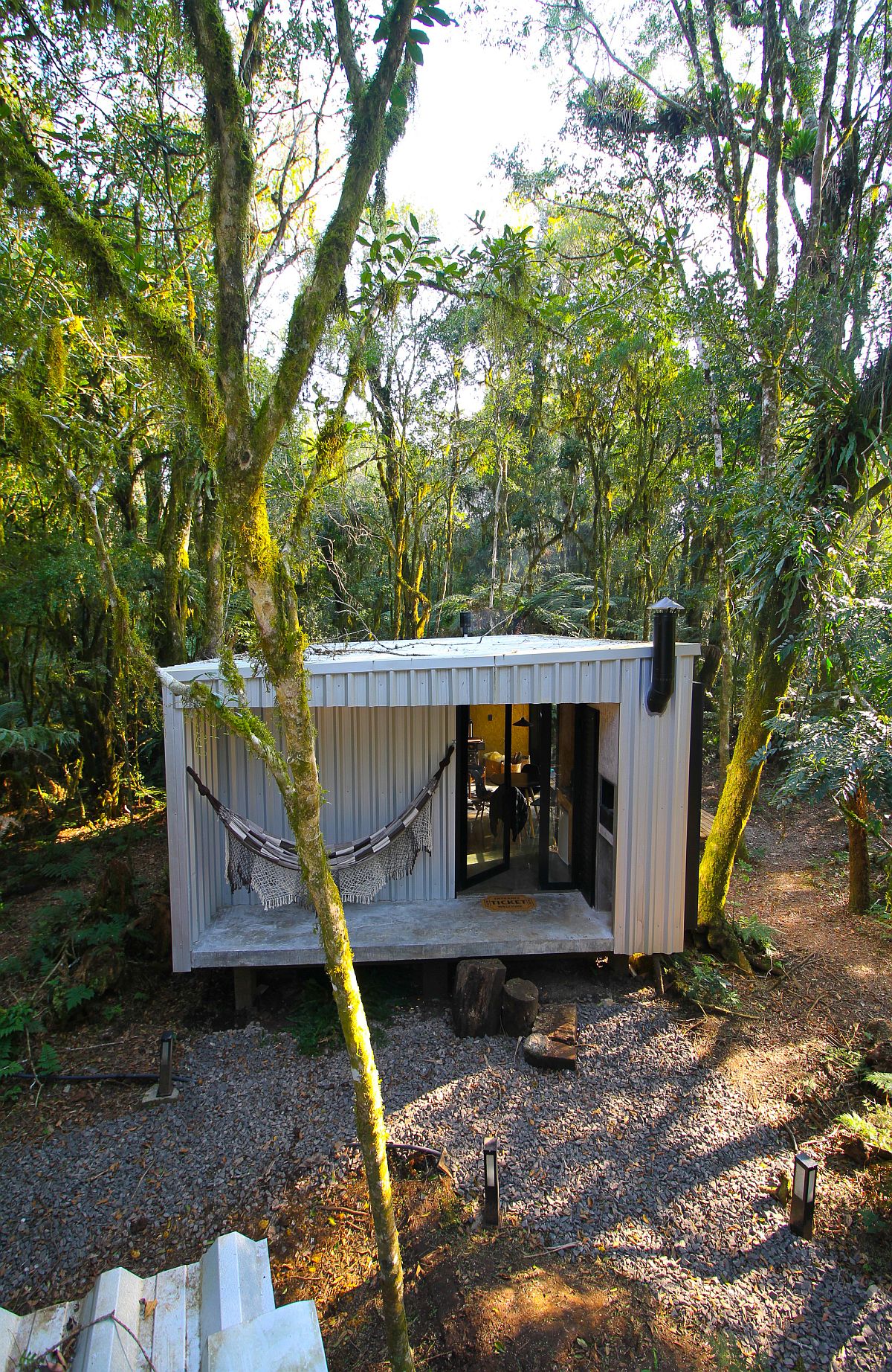 Custom prefabs assembled on site leave the lot undisturbed