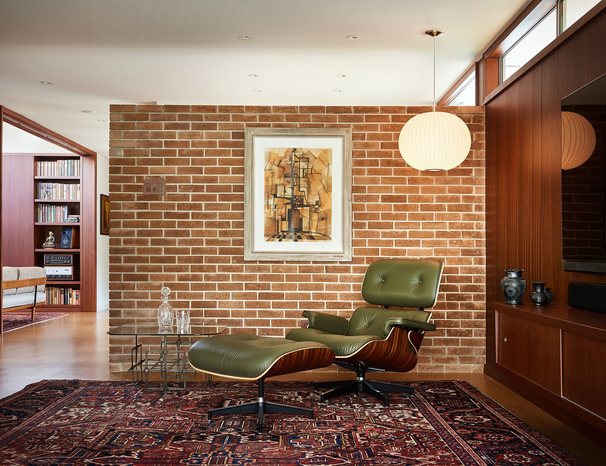 Eames Lounger in the living room accentuates the appeal of the living space