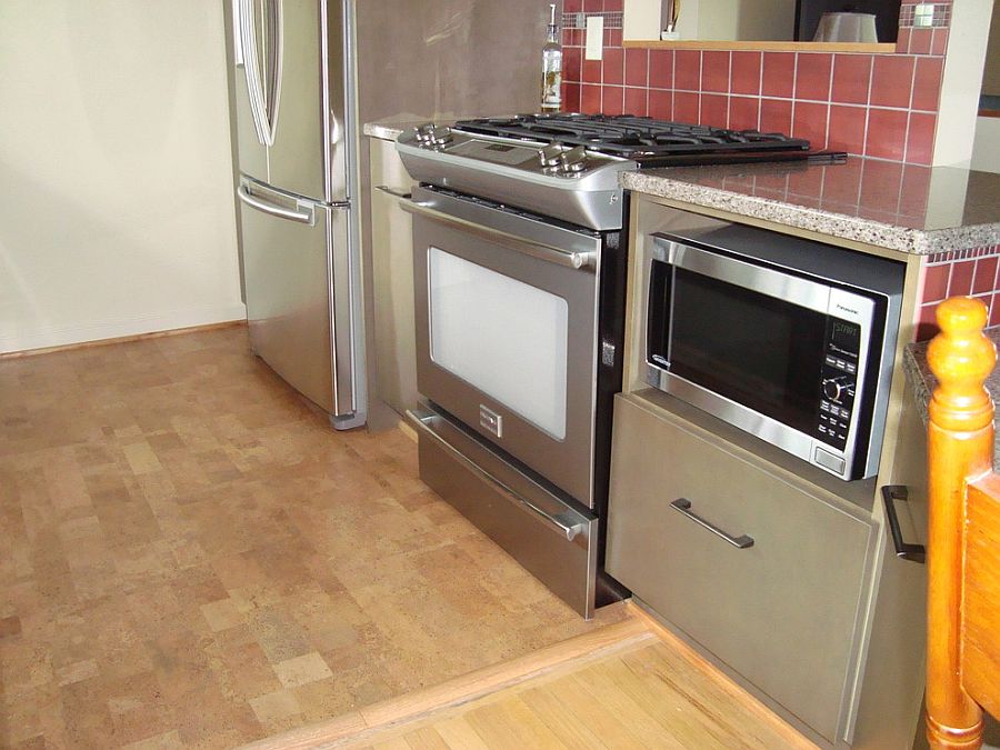 Fabulous cork floor for the small urban kitchen with modern style