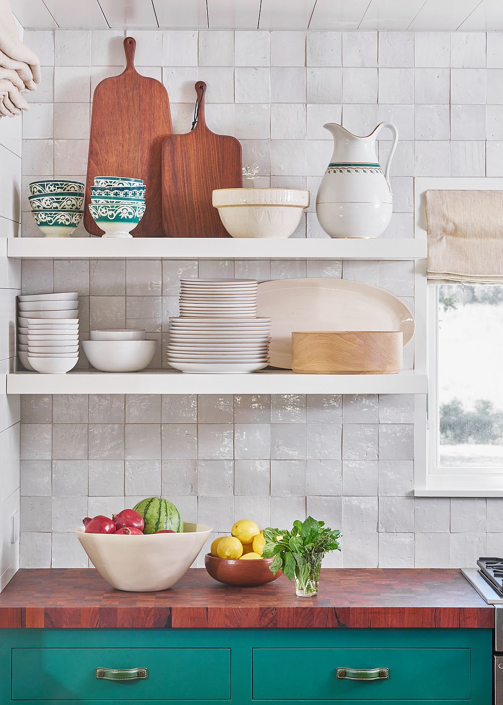 Floating shelves in the kitchen corner save space with ease