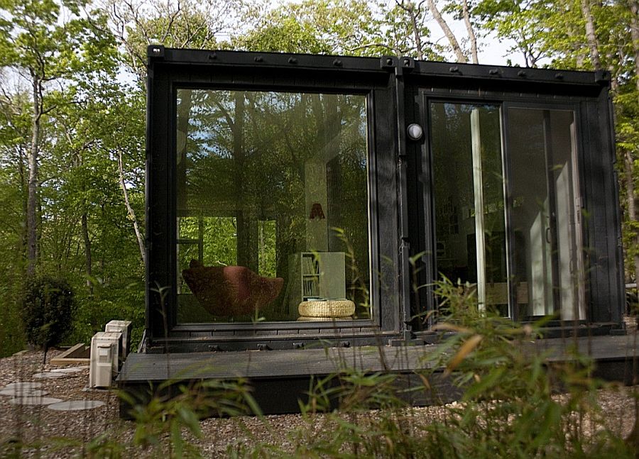 Glass-walls-give-those-inside-the-studio-an-insipirational-view-of-the-greenery-outside-94298