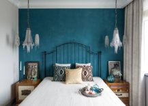 Modern-and-eclectic-touches-combined-in-the-white-bedroom-with-deep-blue-accent-wall-43875-217x155