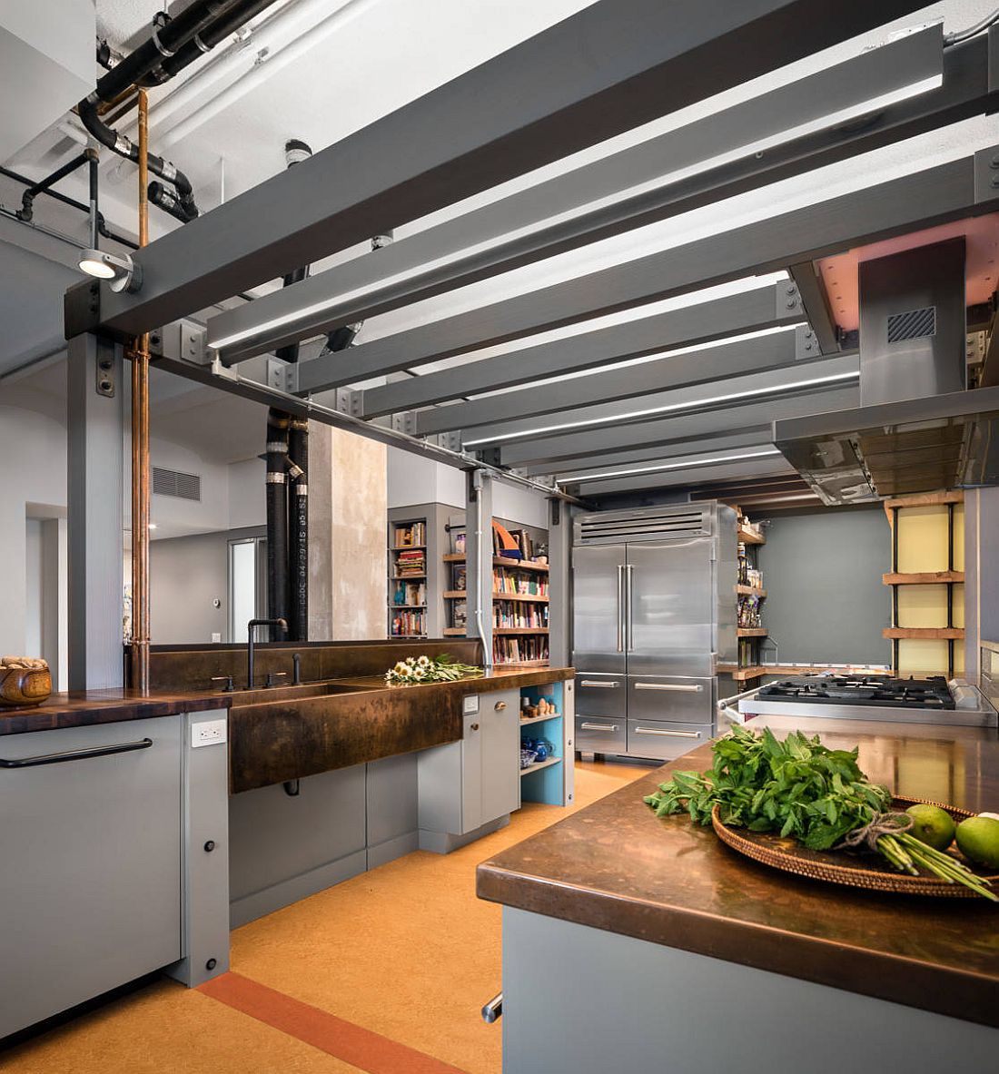 Modern industrial kitchen in gray with spacious design with warm cork floor