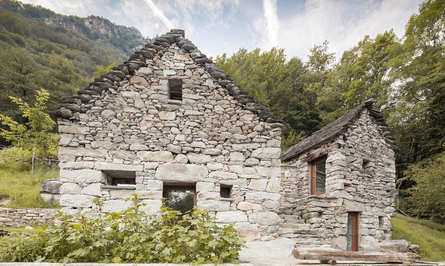 Animal Barn Built in 1850 Turned into a Sustainable Holiday Home