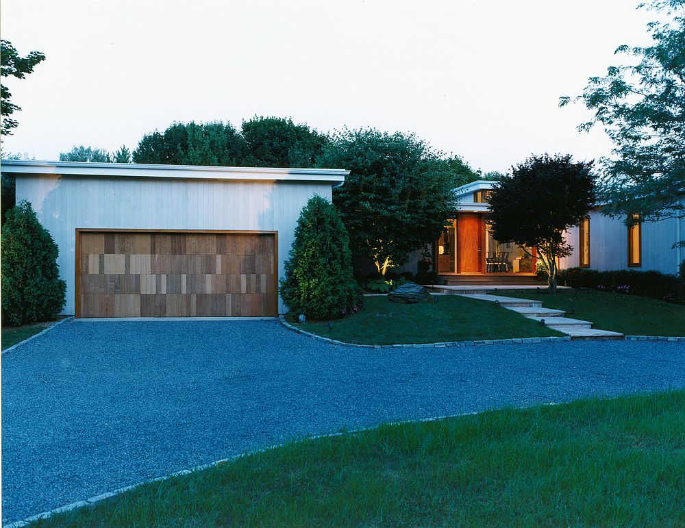 Street facade of East Hampton ranch in New York