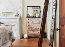 Vinagedecor-and-local-flea-market-finds-can-be-easily-made-a-part-of-the-small-shabby-chic-bedroom-52643-217x155