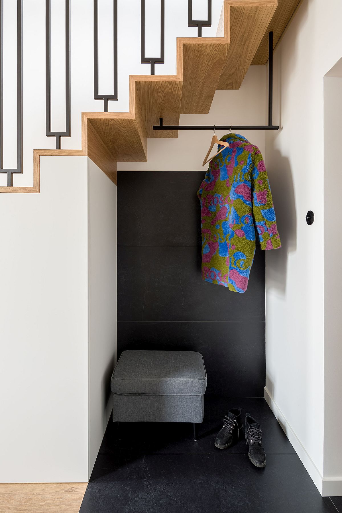 Aclove-at-the-entrance-of-the-house-with-space-for-coats-and-boots-87567